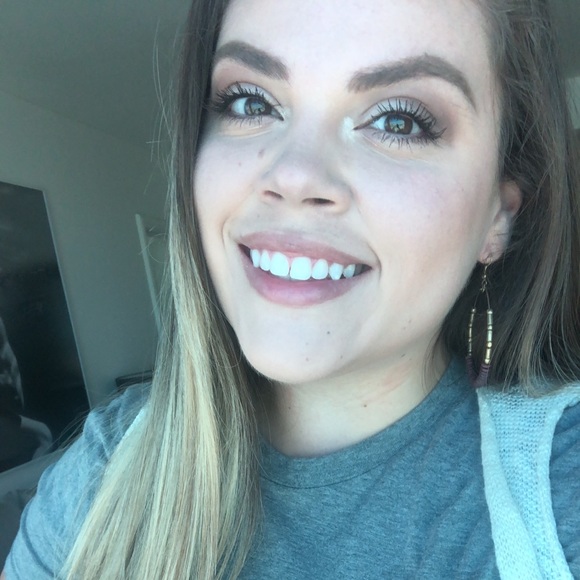 Meet your Posher, Daniela - Picture 1 of 1